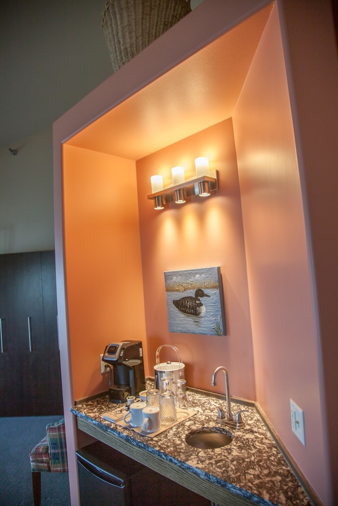 Blue Wave Inn 24/67