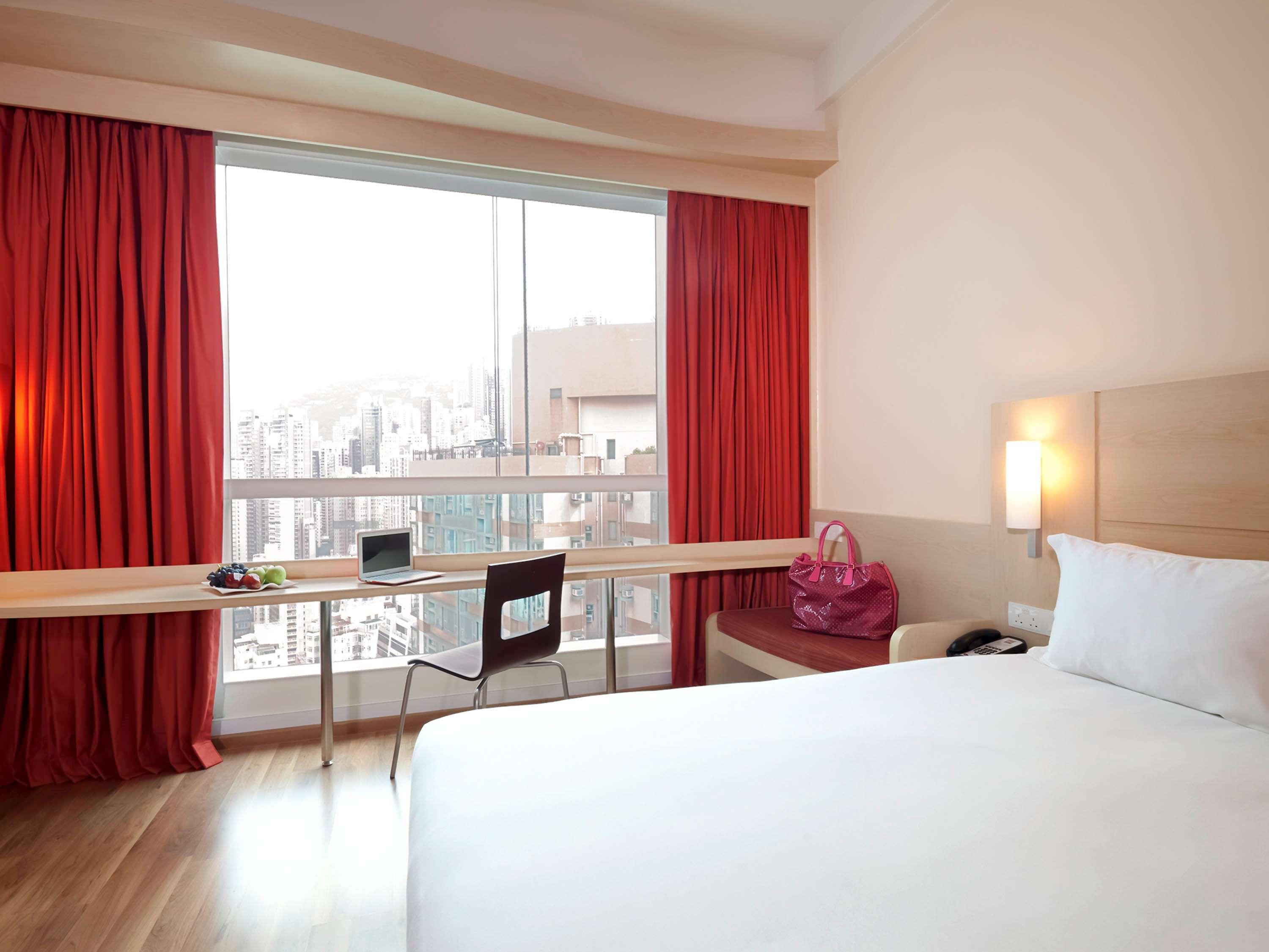 STUDIO, QUEEN BED, CITY VIEW