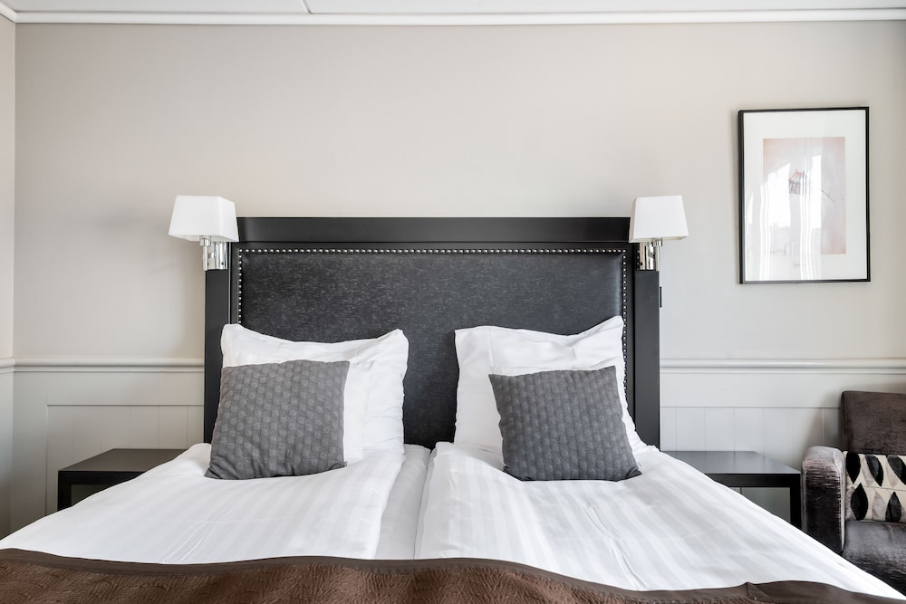 Home Hotel Tapto 7/58