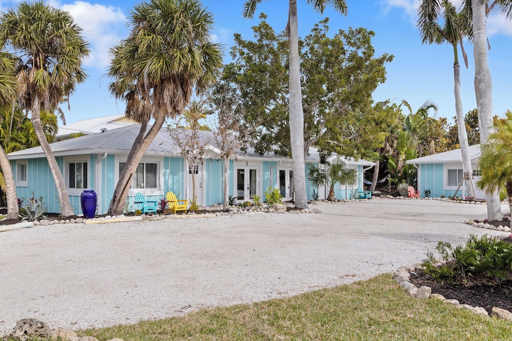 THE Palmview AND Sandpiper Inns 54/64
