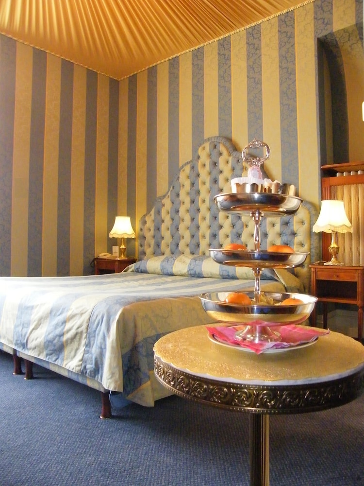Grand Hotel Des Templiers 34/68