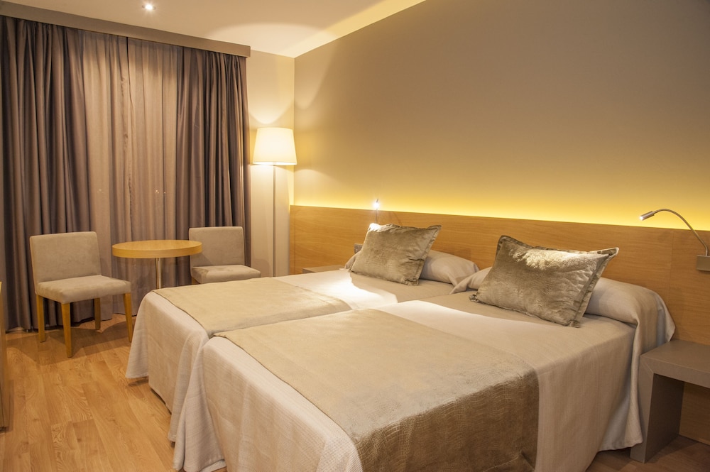 Hotel M A Sevilla Congresos 37/73