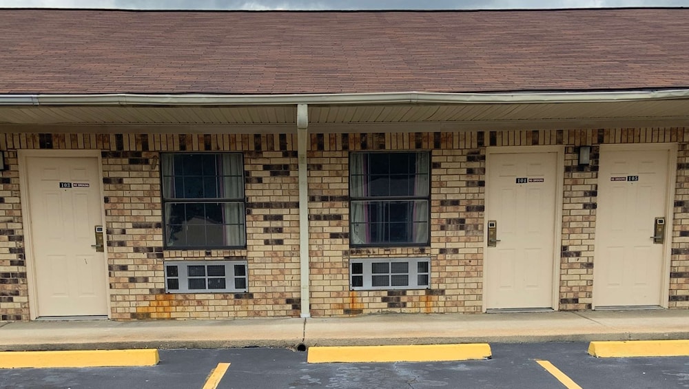 Luxury Inn and Suites Forrest City 2/34