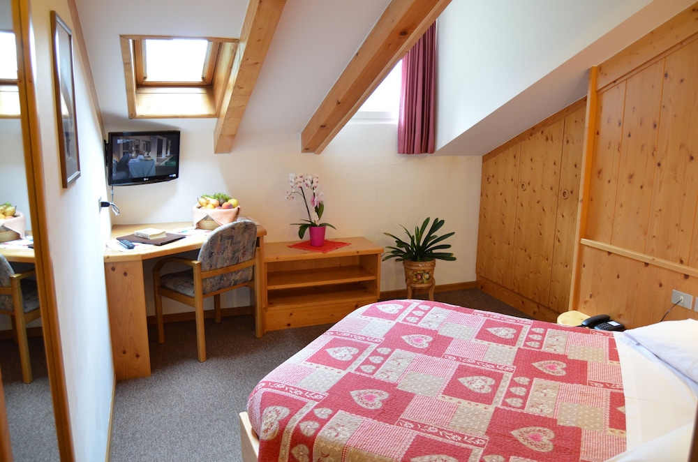 HOTEL LADINA 15/56