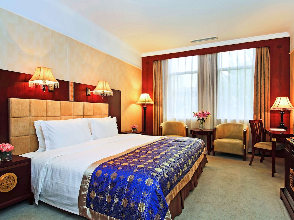 Grand Mercure On Renmin Square 19/64