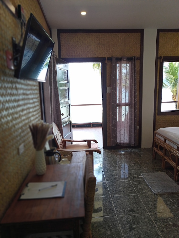 Las Cabanas Beach Resort 43/65