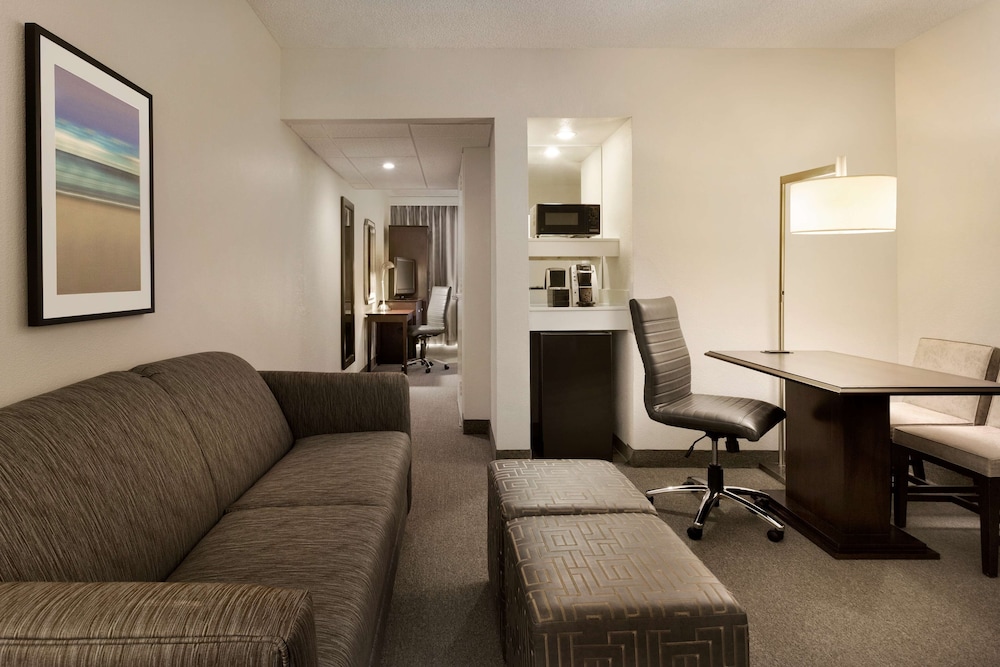Embassy Suites by Hilton Boca Raton 35/60