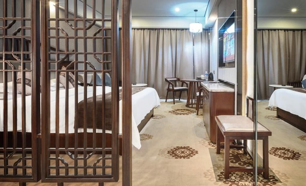 The Sky Gate Hotel 38/46