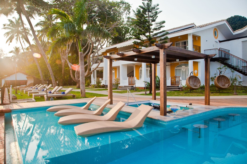 Acron Waterfront Resort 72/80