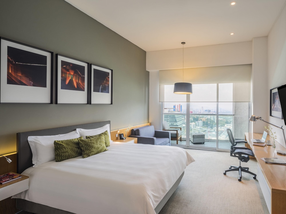 EXECUTIVE, STUDIO, SUITE, KING BED, BALCONY