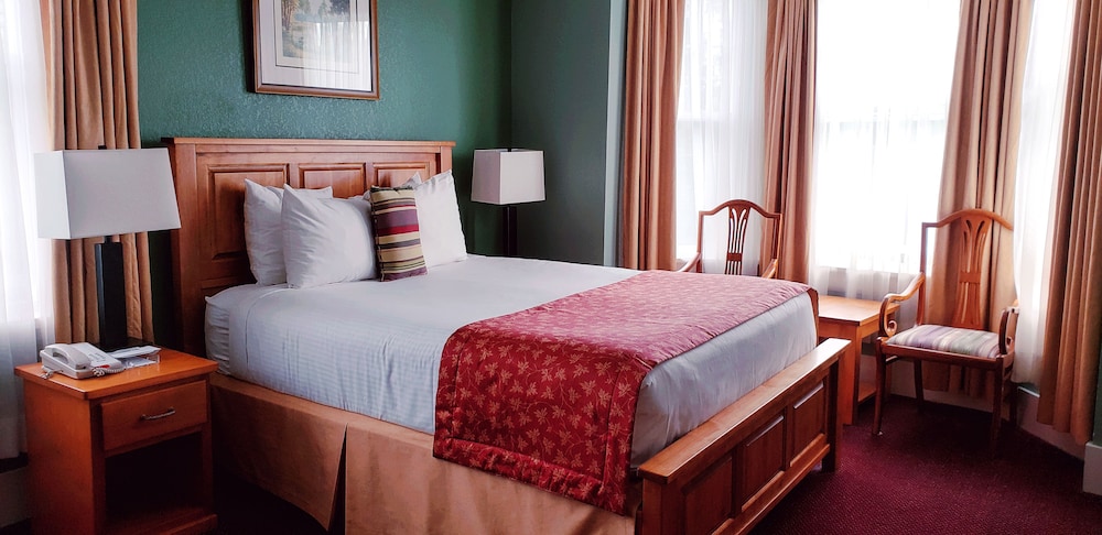 غرفة كلاسيكية بسرير كوين، James Bay Inn Hotel Suites Cottage 2/7