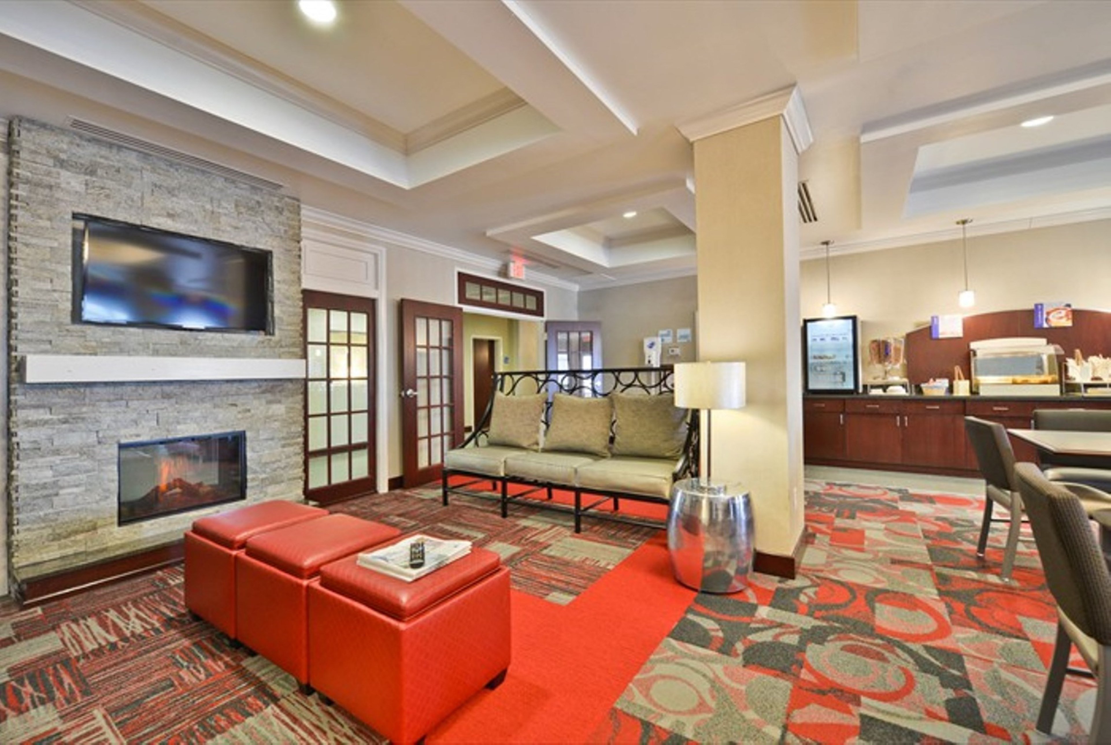 Holiday Inn Express Hotel Amp Suites Utica 37/58