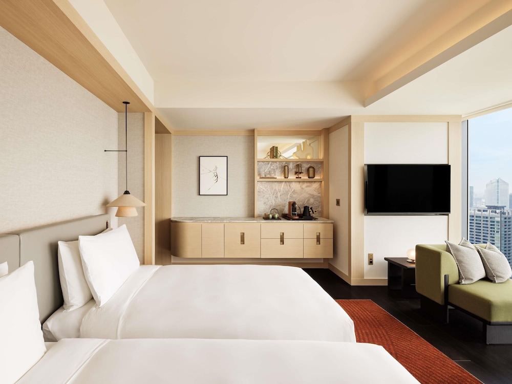 Signature, Fairmont Gold, Twin Beds, Skyline View