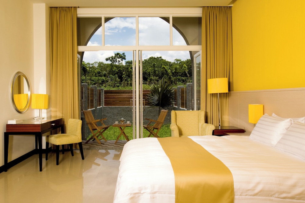 1 BEDROOM, CLASSIC, TRIPLE, COURTYARD VIEW