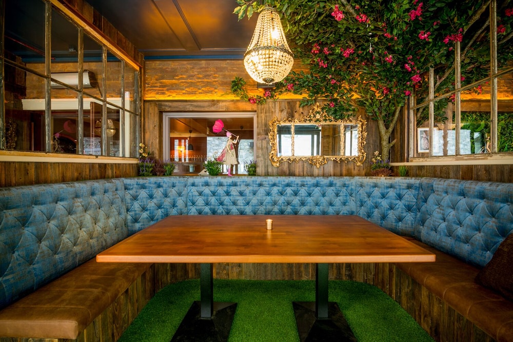 Benners Hotel 4/56