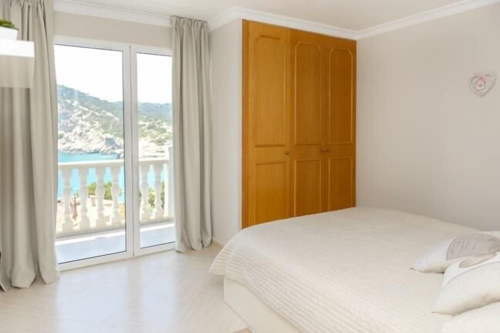 3 BEDROOMS, SUPERIOR, APARTMENT, 2 DOUBLE AND TWIN BEDS
