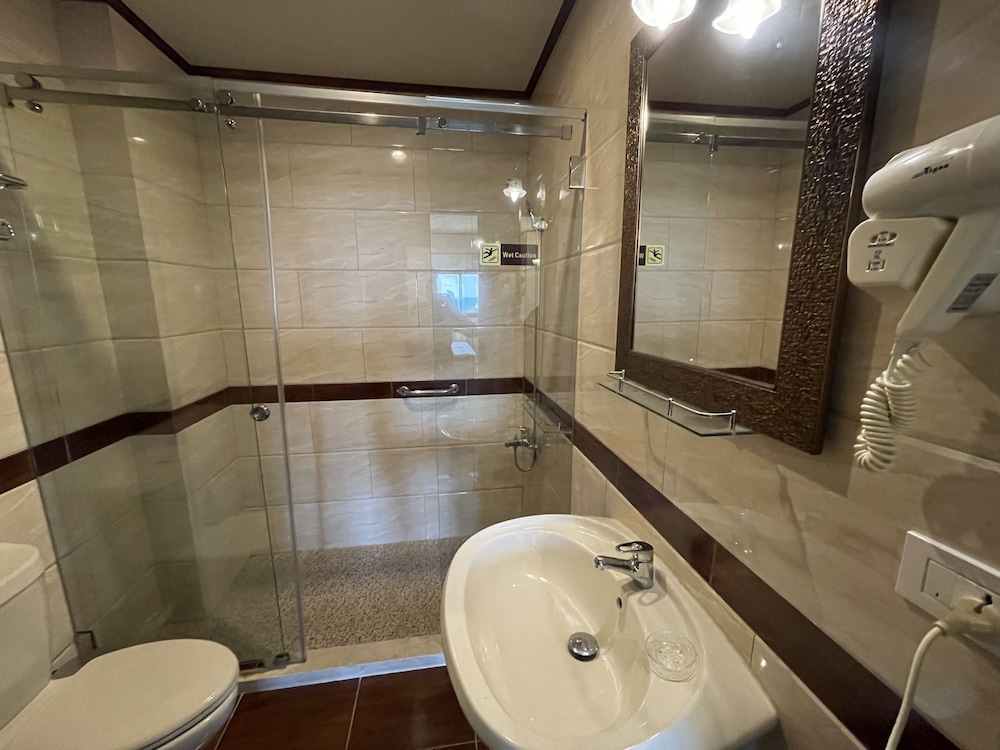 جناح تنفيذي بسرير كينج، Boulevard Palace 3/3