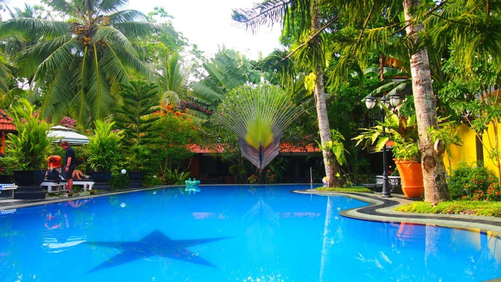 Flower Garden Hotel 32/47
