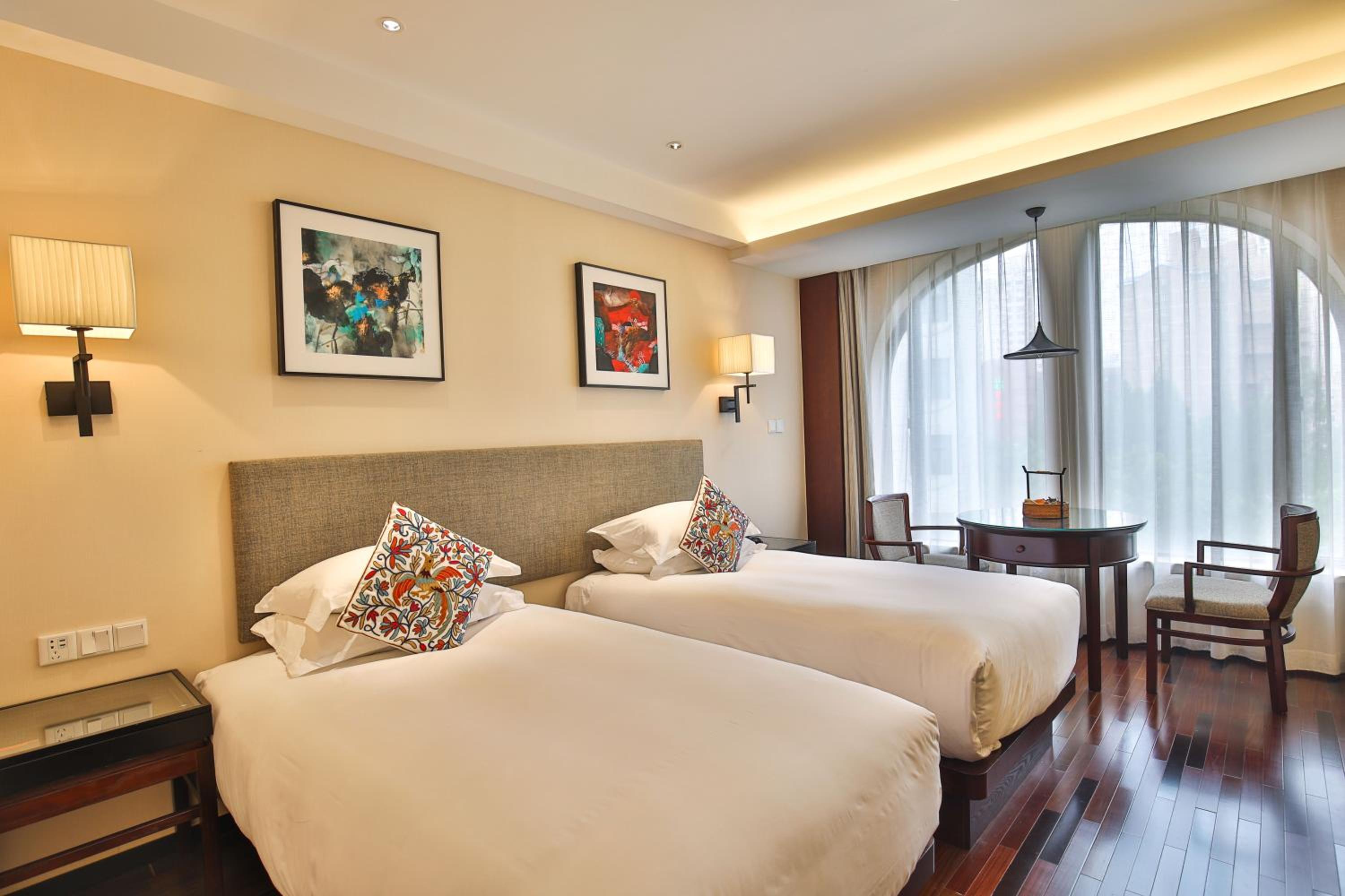 Deluxe Twin Bed Room