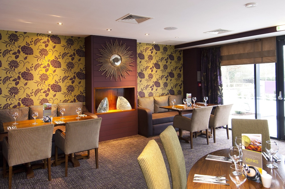Premier Inn Warwick 45/53