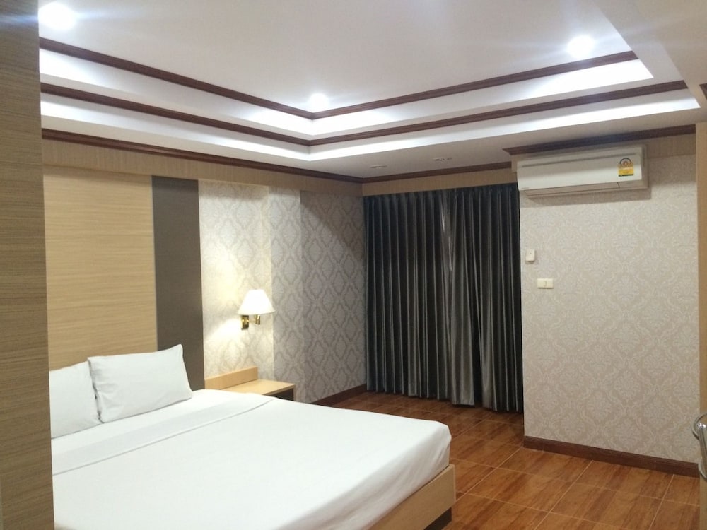 The Airport Hotel 15/27