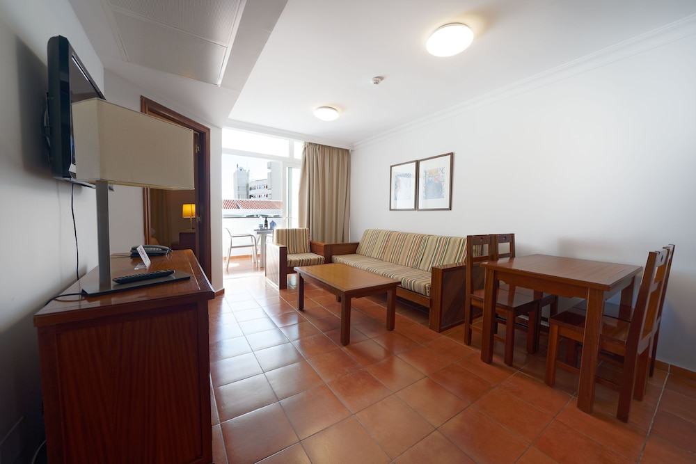 TC Apartamentos Dorotea 57/71