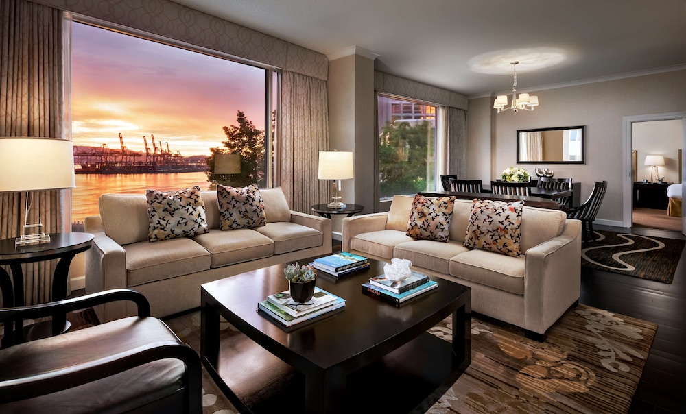 Fairmont Waterfront 44/72
