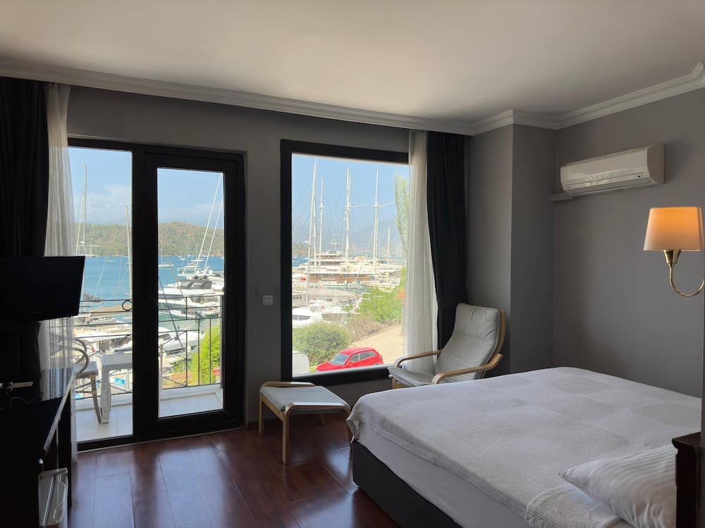 STANDARD, DOUBLE OR TWIN BED, SEA VIEW