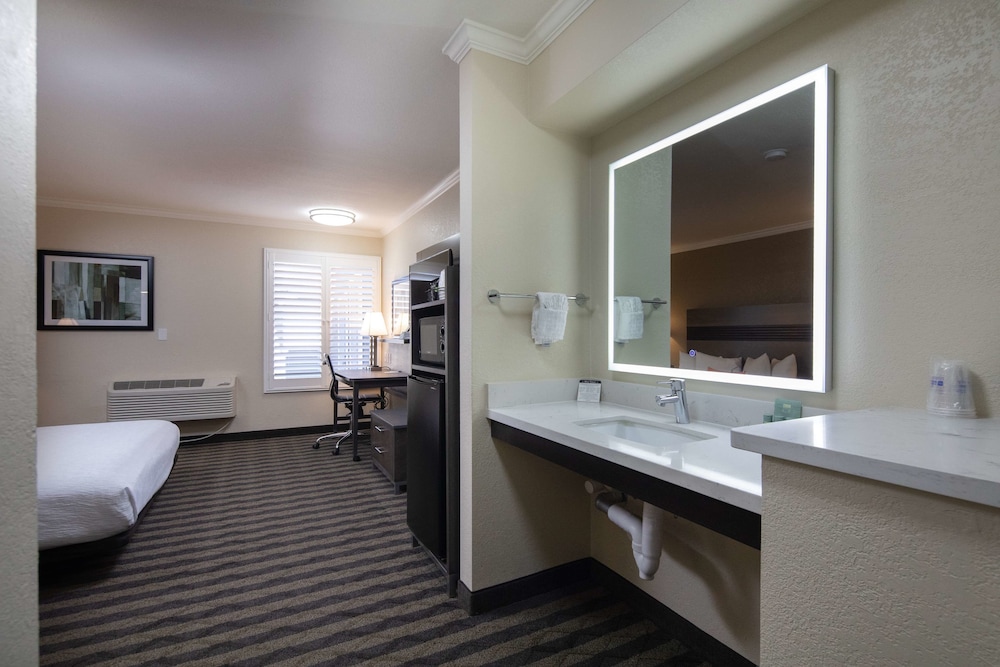 Best Western Silicon Valley Inn 16/35