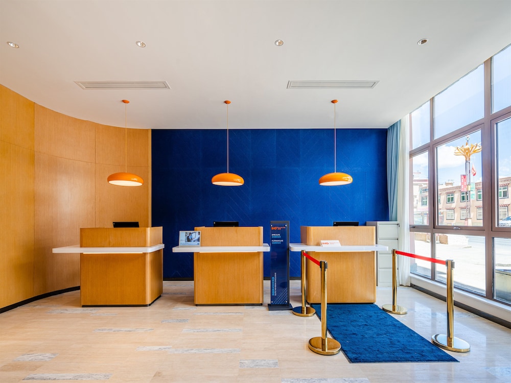Holiday Inn Express Litang 8/78
