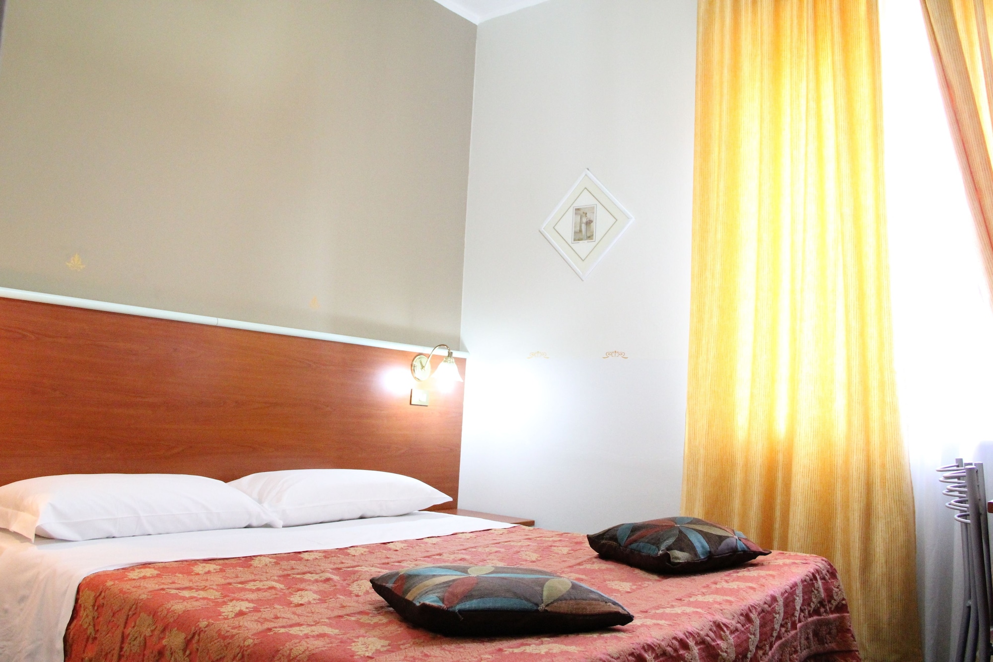 ROOM, DOUBLE BED
