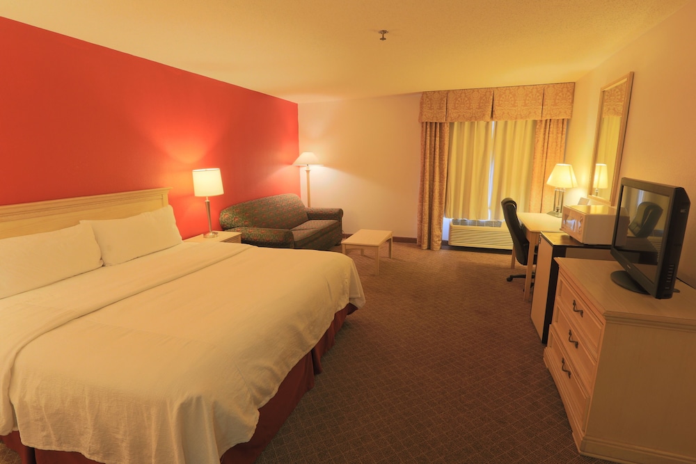 Days Inn by Wyndham Calumet Park 6/27