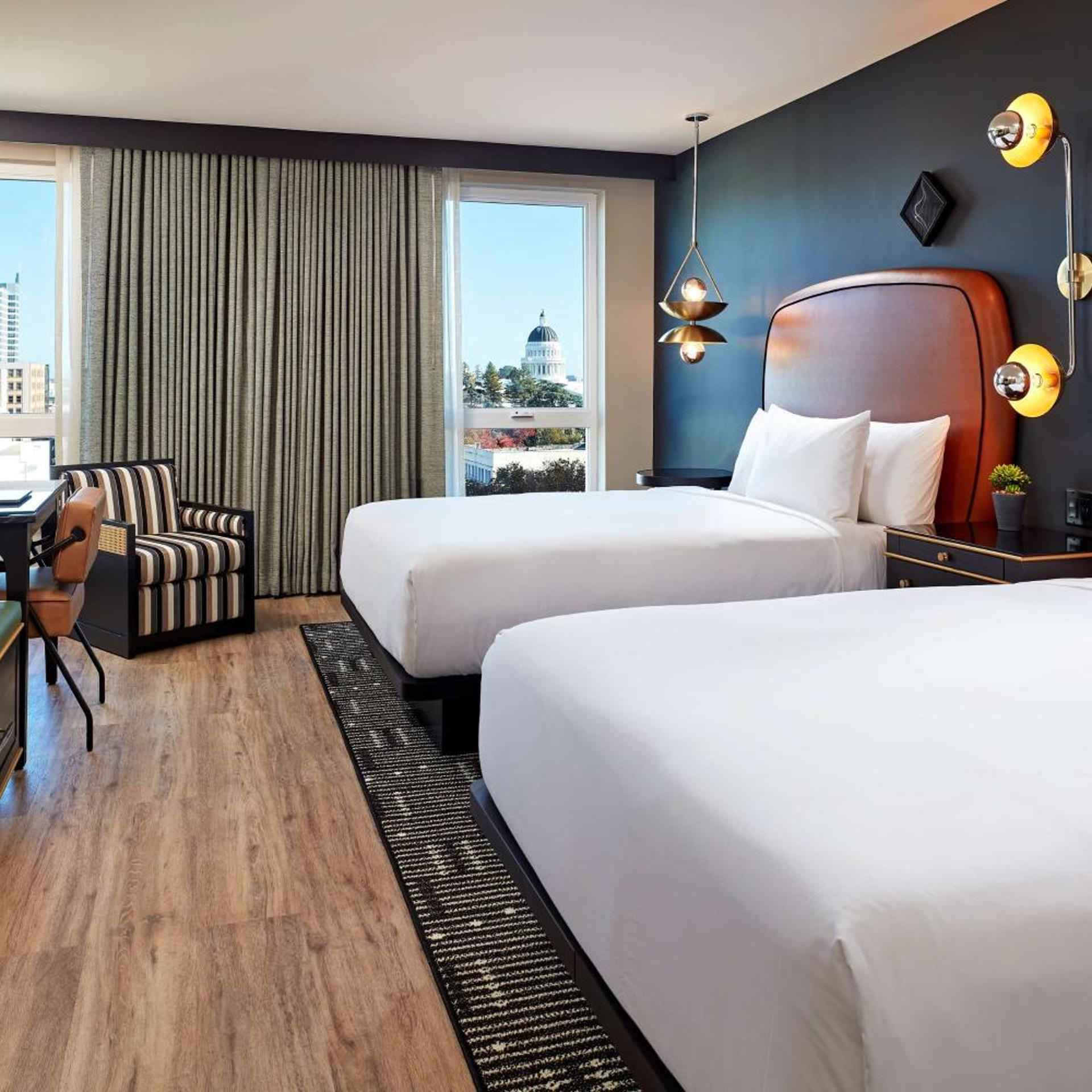 غرفة بسريرين كوين بإطلالة
