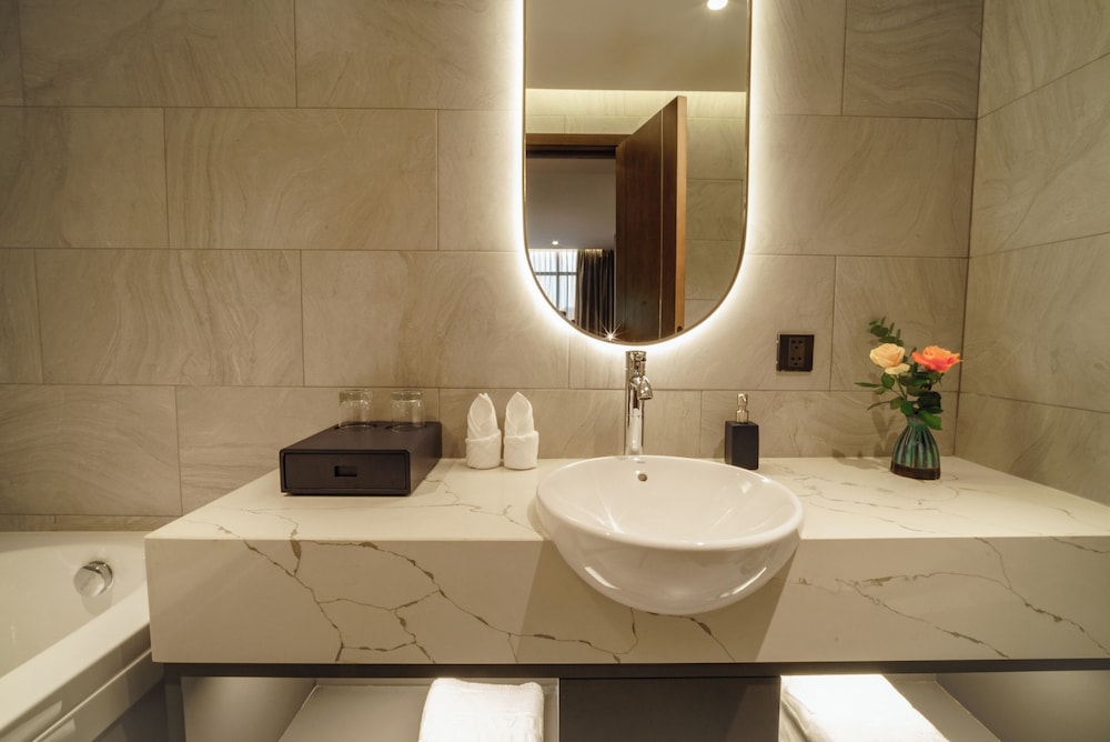 Nhat Ha Lavish Hotel 37/40