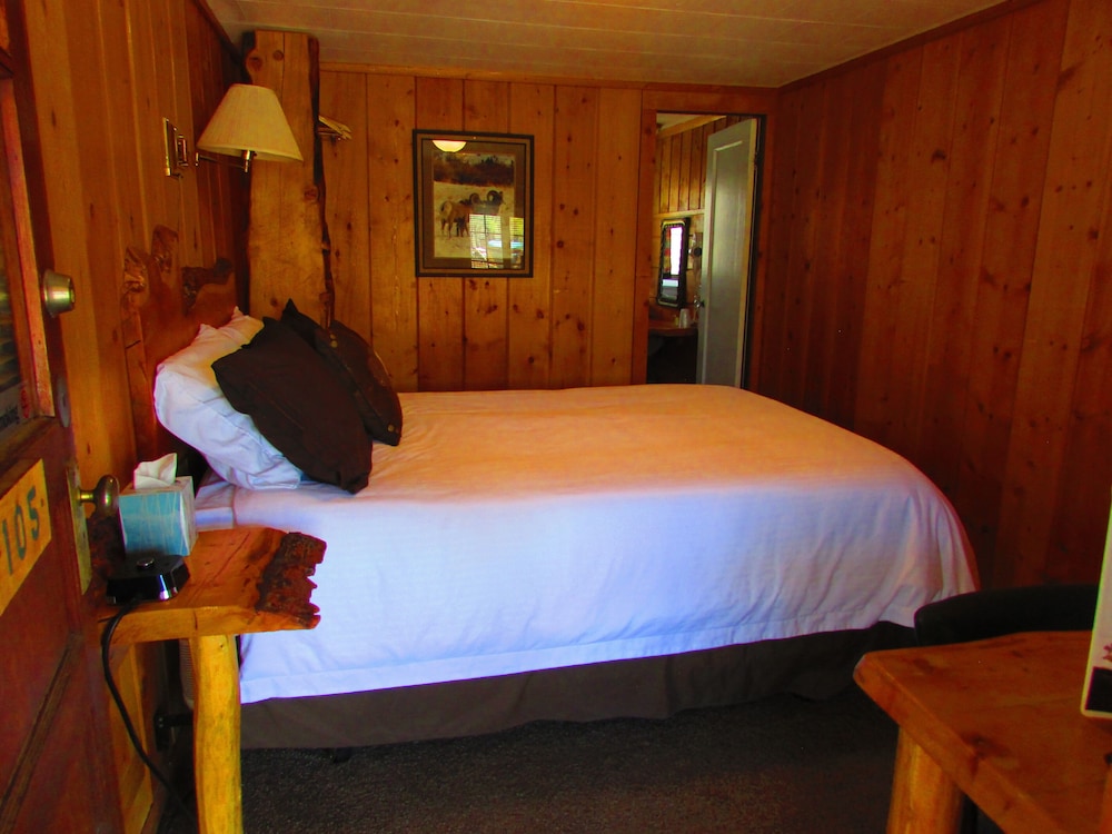 Chinook Winds Motel 23/76