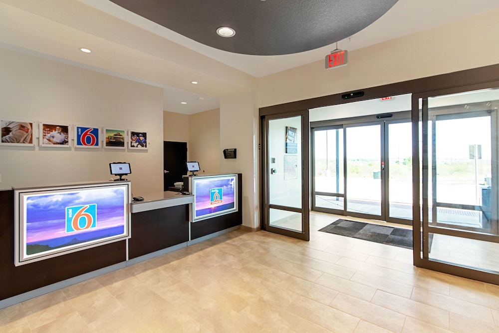 Studio6 Austin, TX - Airport 9/50