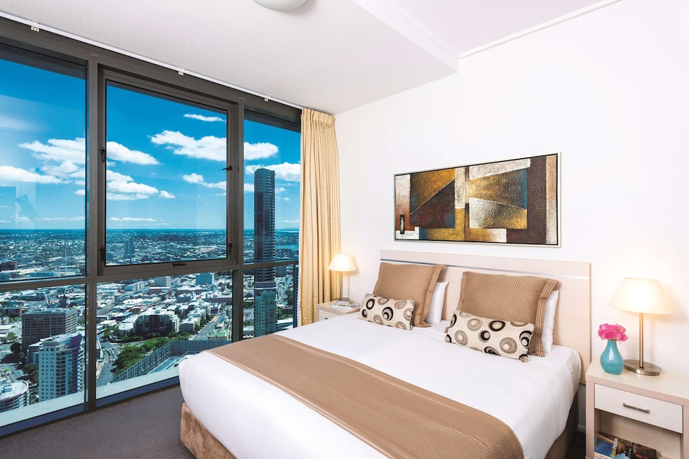 Oaks Brisbane Aurora Suites 18/74