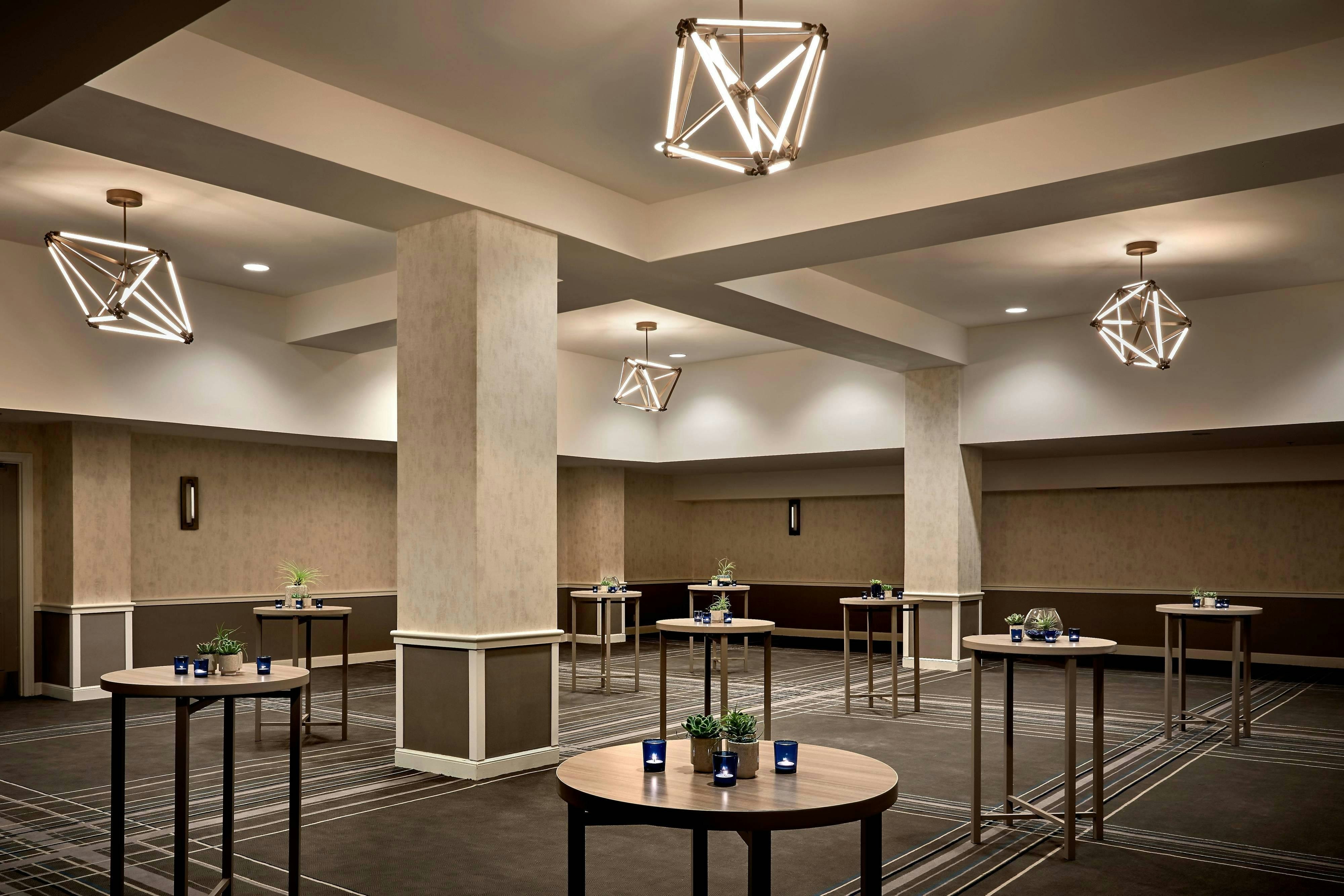 Westdrift Manhattan Beach, Autograph Collection 17/43