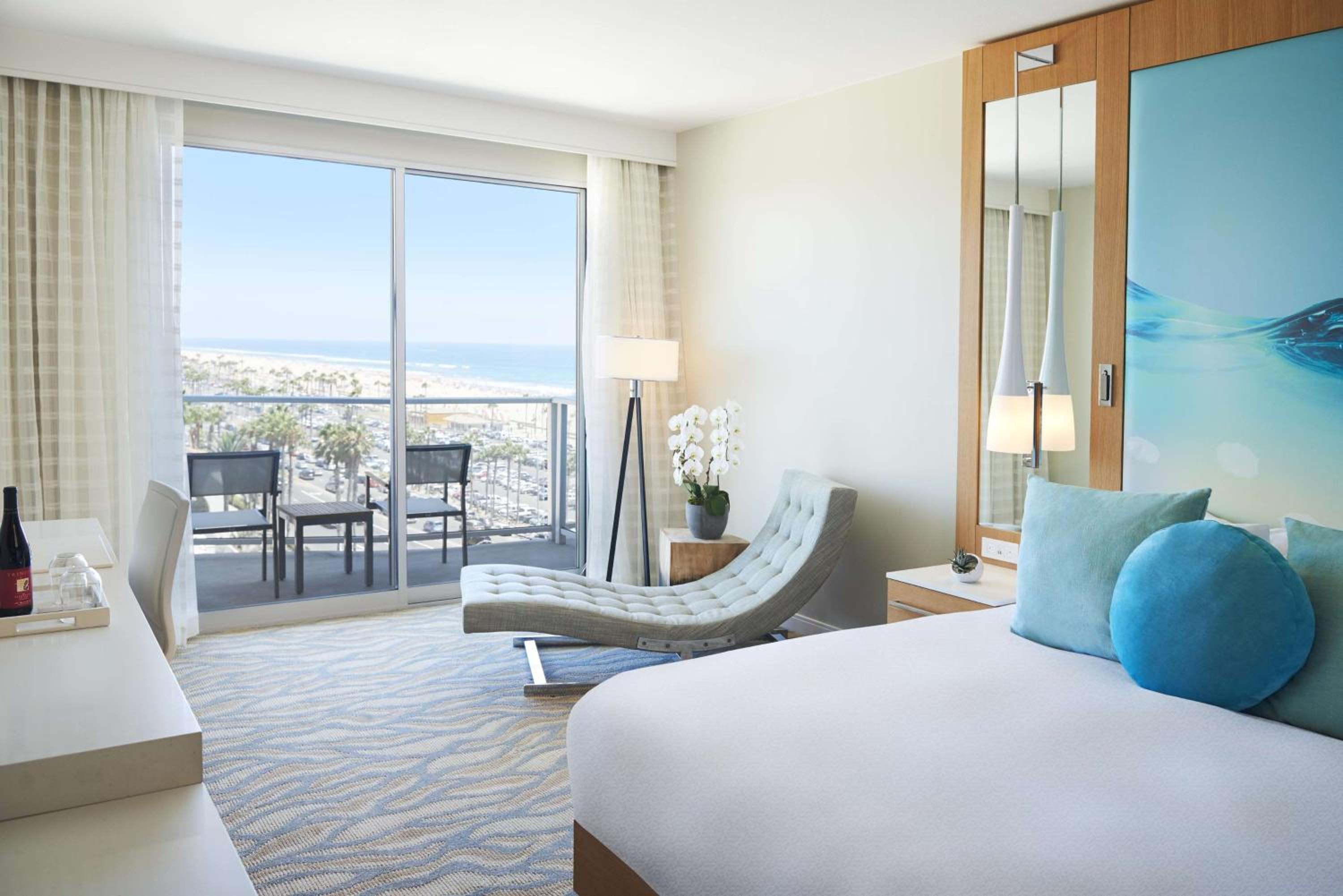 2 Bedrooms, Adjoining, 1 King and 2 Queen Beds, Ocean View