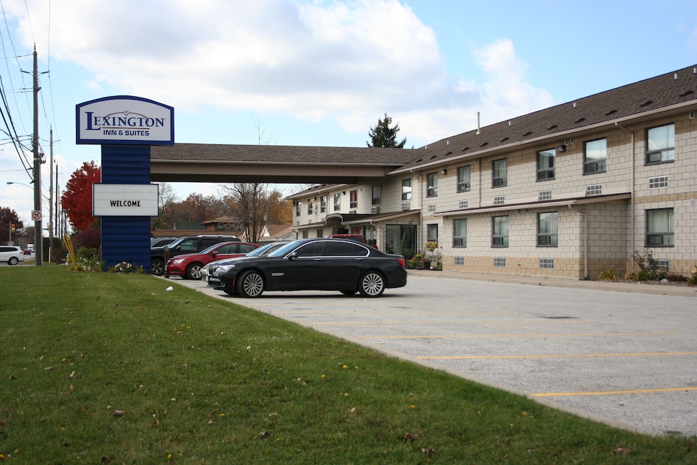 Lexington Inn & Suites Windsor 2/51
