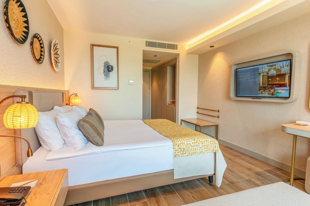 Deluxe, Queen Bed, Plunge Pool