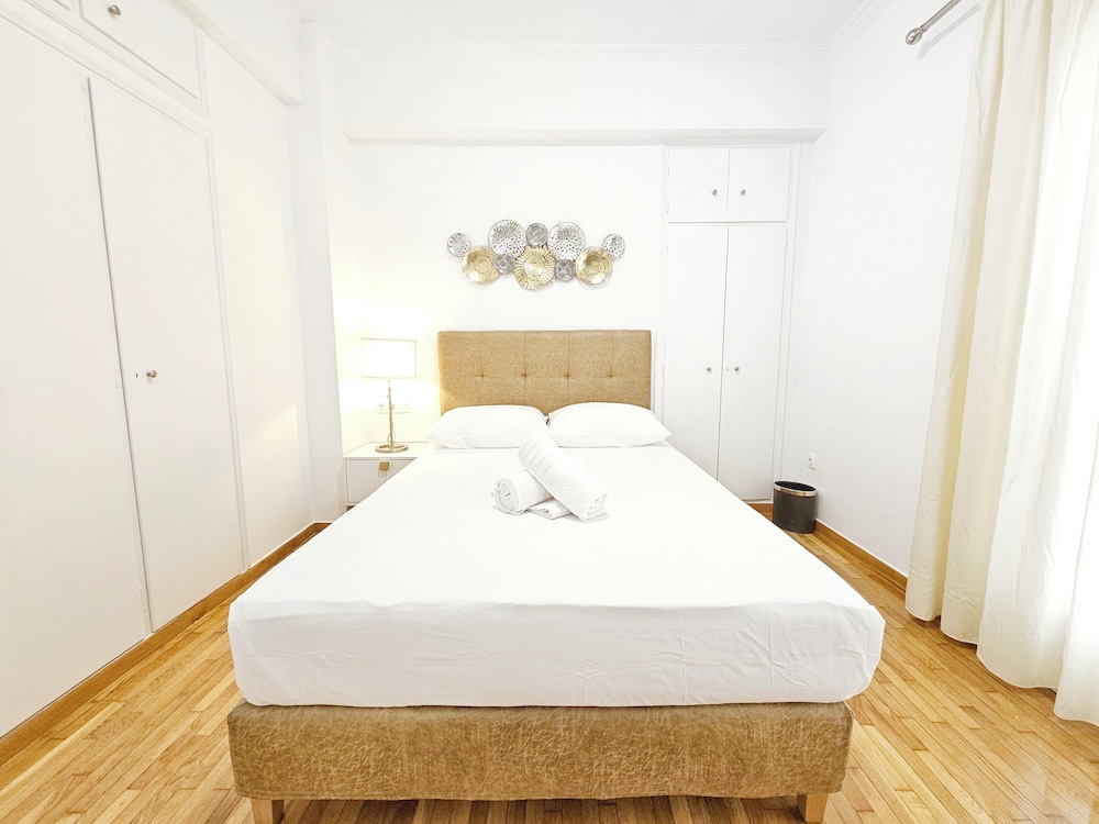 Athens House 21/49