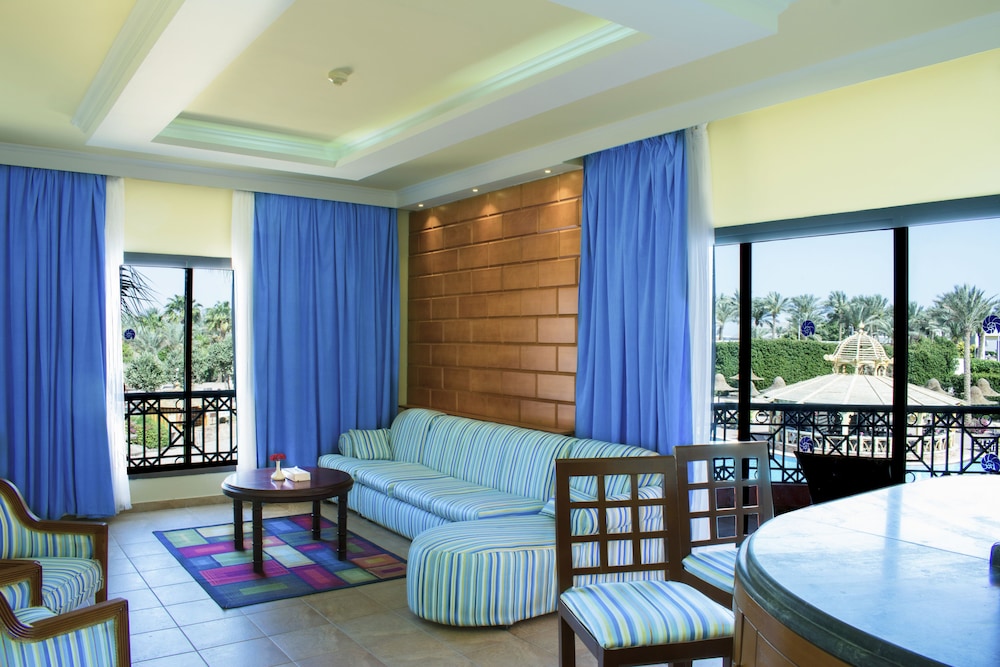 Parrotel Aqua Park Resort 15/55