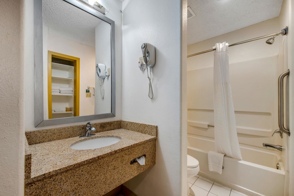 Comfort Inn Denver Southeast Area 6/34
