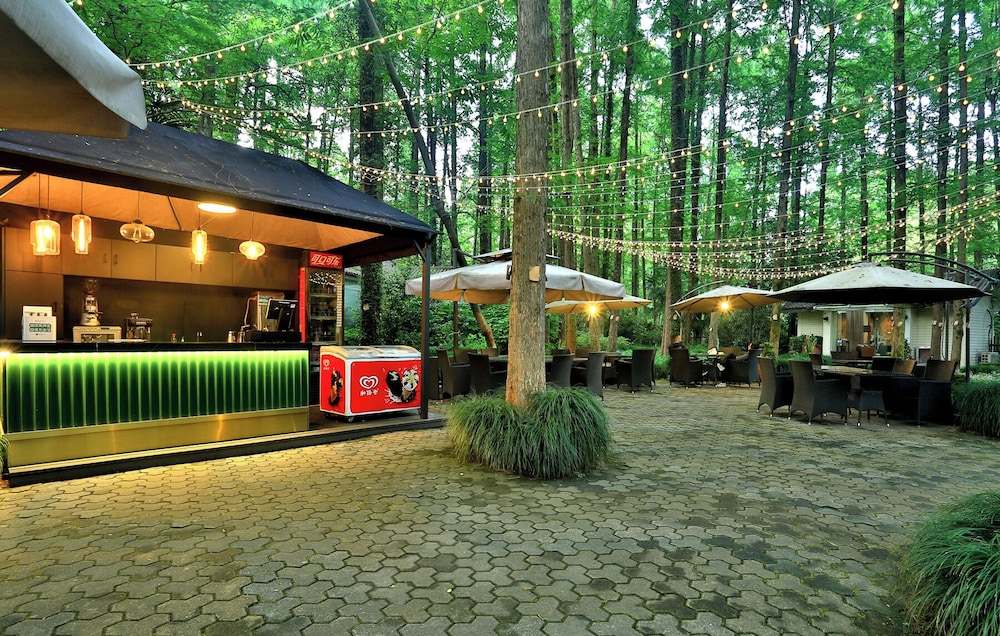 Lotus Glade Hotel 5/50