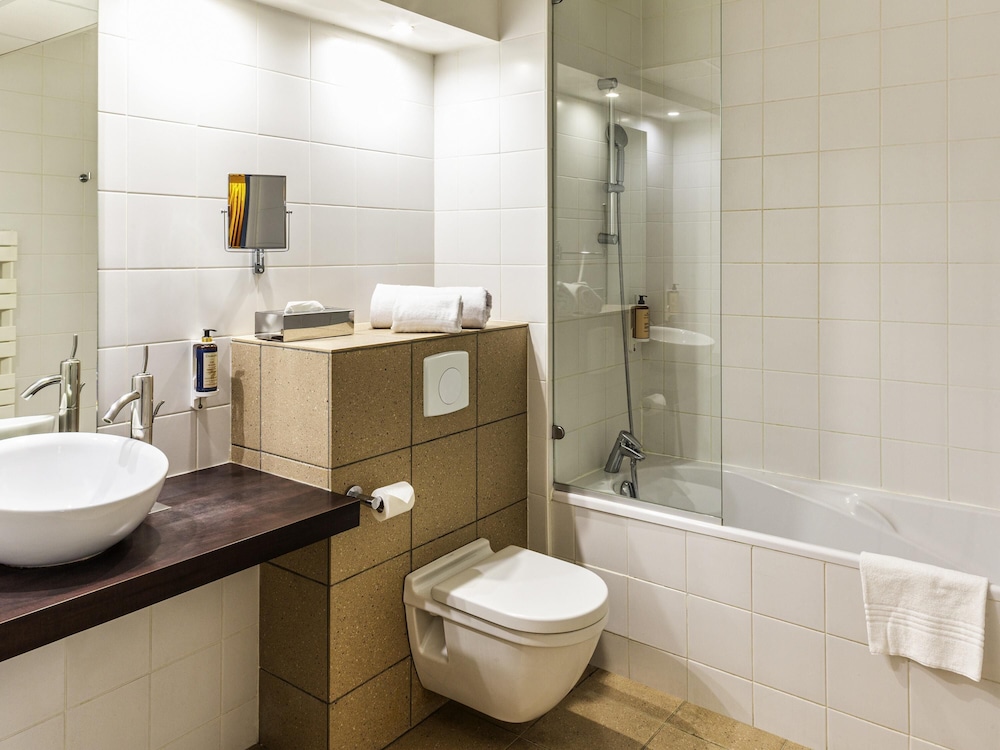 غرفة عائلية بسرير مزدوج مع أريكة بمطبخ صغير، Mercure Agen Centre 2/3