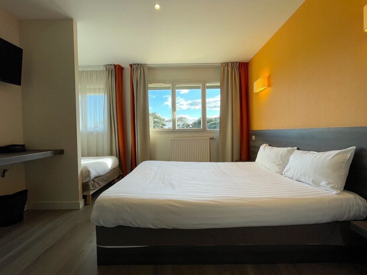 ROOM, TRIPLE