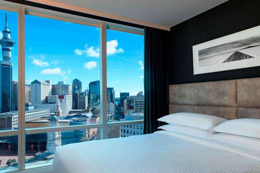 Sky, Guest Room, King Bed, Tower View, High Floor