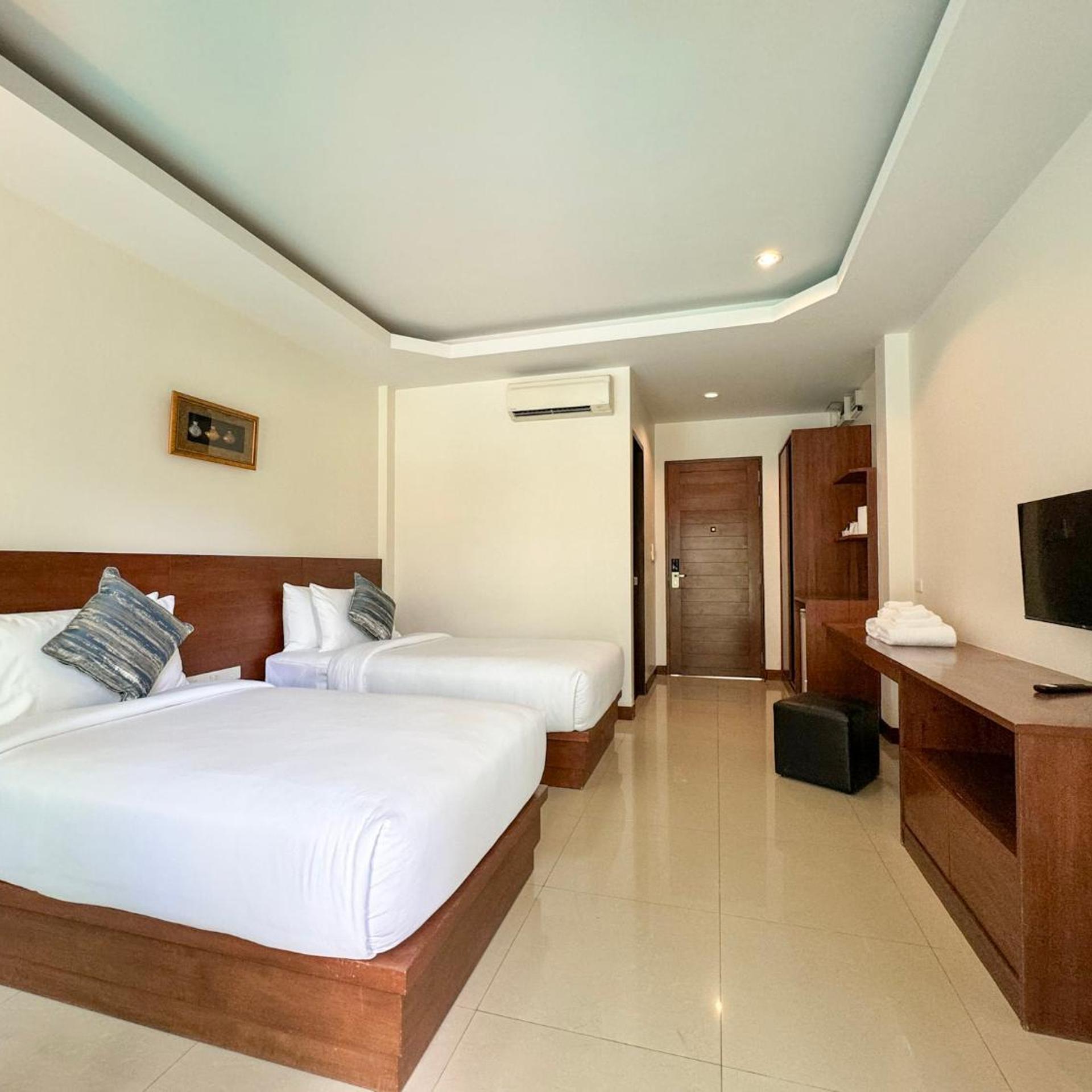 ROOM, DOUBLE OR TWIN BED, POOL ACCESS