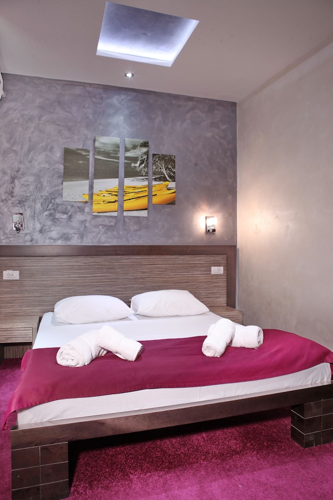 Side One Design Hotel 38/60